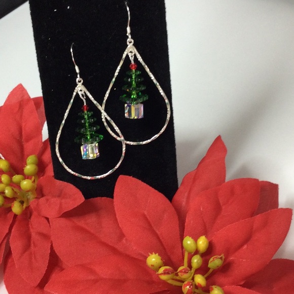 Hand crafted Swarovski Christmas tree earrings. - Picture 4 of 5